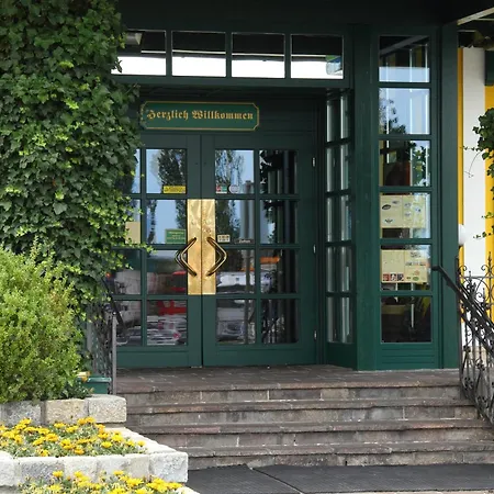 Oldtimer Motorhotel グントラムスドルフ